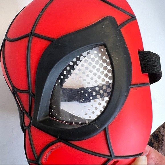 MARVEL Spiderman Mask Hard Plastic with Adjustable Strap Red 2018 Hasbro - Picture 4 of 7